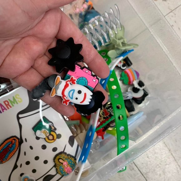 Mystery Bag with novelty accessories and jewelry - Picture 6 of 7